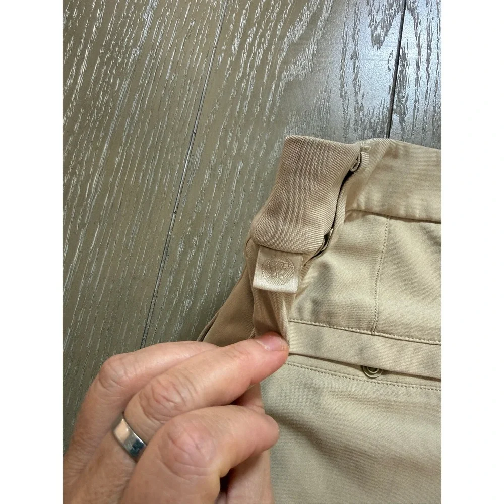lululemon Commission Shorts Mens 33 Khaki 8 Inch Warpstreme Stretch Golf